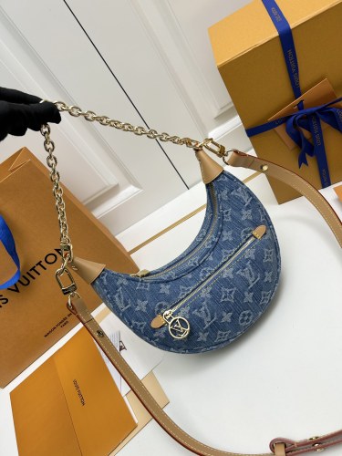 Louis Vuitton Fashion Cowboy Loop Half Moon shaped Stick Bag Size: 24x22x6 CM