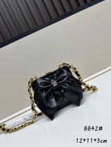 Chanel New Fashion Oil Wax Sheepskin Bow Frog Mouth Bag Clip Bag Size: 12x11x3 CM