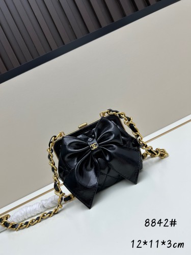 Chanel New Fashion Oil Wax Sheepskin Bow Frog Mouth Bag Clip Bag Size: 12x11x3 CM