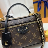 Louis Vuitton Classic Vintage Logo Makeup Case Chain Crossbody Bag Size: 19x11.5x6.5 CM