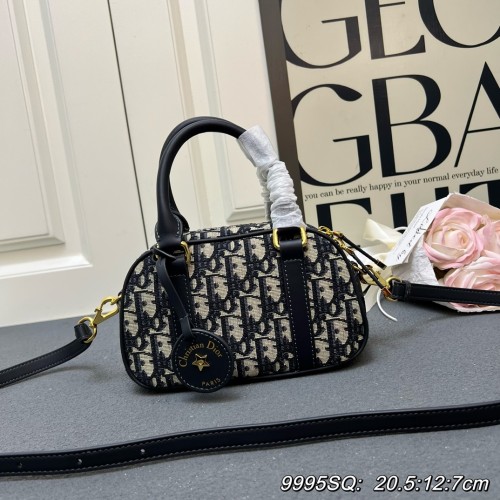Dior New East West Mini Versatile Bowling Bag Vintage Crossbody Bag Size: 20.5x12x7 CM