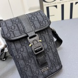 Dior Fashion Vertical Flip Messenger Bag Size: 13x20x7 CM