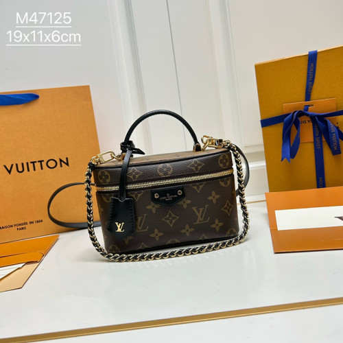 Louis Vuitton Classic Vintage Logo Makeup Case Chain Crossbody Bag Size: 19x11.5x6.5 CM