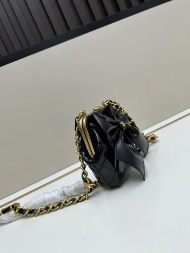 Chanel New Fashion Oil Wax Sheepskin Bow Frog Mouth Bag Clip Bag Size: 12x11x3 CM