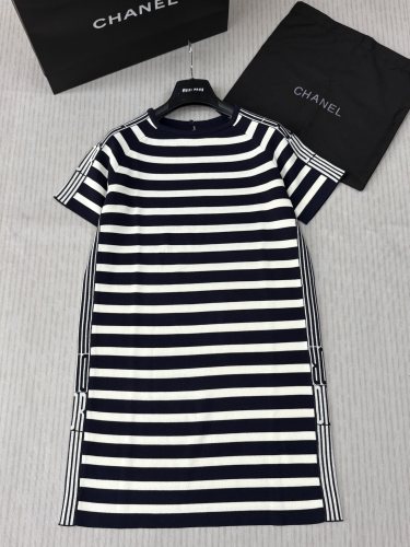 Dior New Classic Stripe Splicing Knitted Round Neck Loose Dress