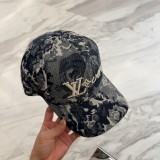 Louis Vuitton Fashion Embroidered Logo Baseball Hat Unisex Casual Versatile Duck Tongue Hat