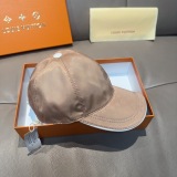 Louis Vuitton Classic Logo Baseball Hat Couple Casual Versatile Duck Tongue Hat