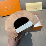 Louis Vuitton Classic Logo Baseball Hat Couple Casual Versatile Duck Tongue Hat
