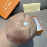Louis Vuitton Classic Logo Baseball Hat Couple Casual Versatile Duck Tongue Hat