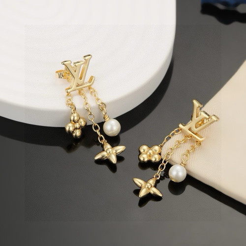 Louis Vuitton New Classic Versatile Letter Earstuds