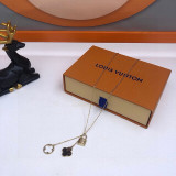 Louis Vuitton New Four Leaf Clover Old Flower Concentric Lock Necklace