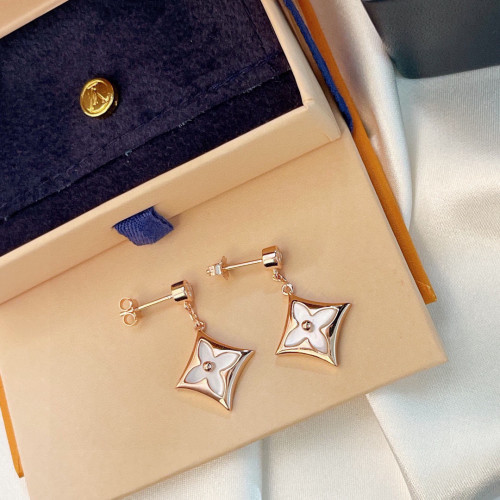 Louis Vuitton Fashion White Beimu Clover Earrings
