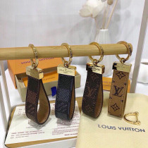 Louis Vuitton New Classic Vintage Logo Keychain