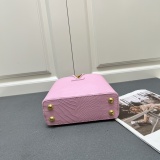 Louis Vuitton Classic LV Letter Lizard Leather Mini Handbag Size：21 x 14 x 8 CM