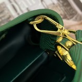 Louis Vuitton Classic LV Letter Lizard Leather Mini Handbag Size：21 x 14 x 8 CM
