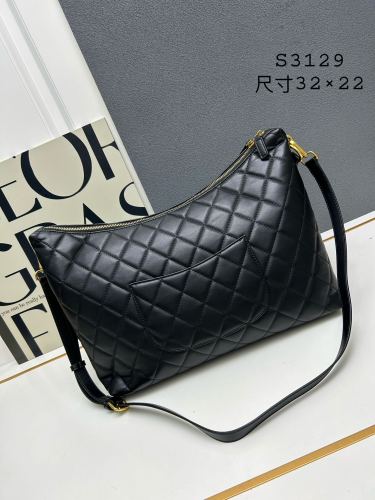 Chanel Classic Hippie Hobo Leather Mini Underarm Bag Size:32 x 22 CM