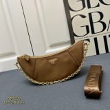 Prada New Versatile Nylon Underarm Bag Chain Bag Size: 30X13.5X6 CM