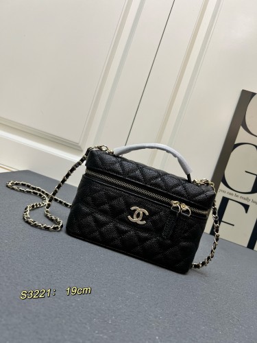 Chanel New Lychee patterned Leather Box Bag Chain Strap Crossbody Bag Size: 19 CM