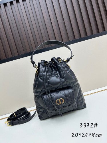 Dior New Classic Elegant Sheepskin Bucket Bag Crossbody Bag Size: 20x24x9 CM