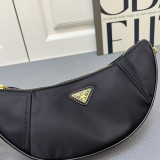 Prada New Versatile Nylon Underarm Bag Chain Bag Size: 30X13.5X6 CM