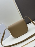 Dior New Retro Cowhide Tofu Bag Flip Shoulder Bag Size: 22 x18x7 CM