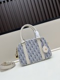 Dior New Classic Logo Padlock Crossbody Bag Bowling Bag Size: 25 x 16 x 9.5 CM
