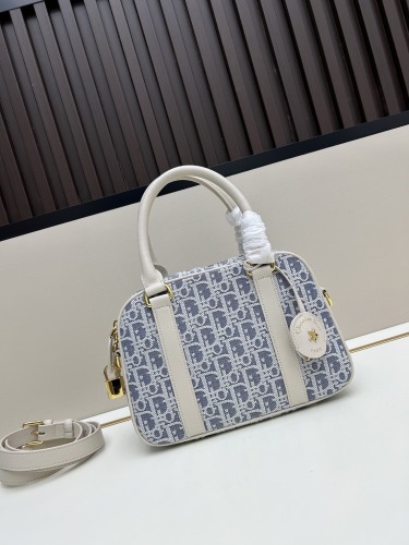Dior New Classic Logo Padlock Crossbody Bag Bowling Bag Size: 25 x 16 x 9.5 CM