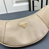 Prada New Versatile Nylon Underarm Bag Chain Bag Size: 30X13.5X6 CM