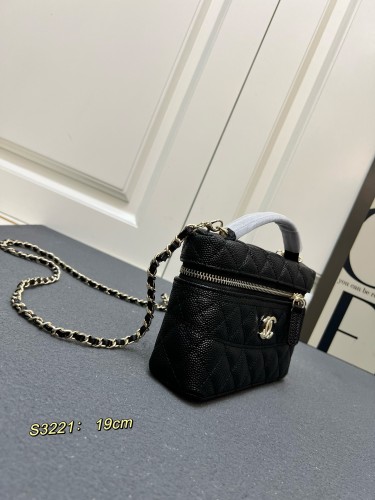 Chanel New Lychee patterned Leather Box Bag Chain Strap Crossbody Bag Size: 19 CM