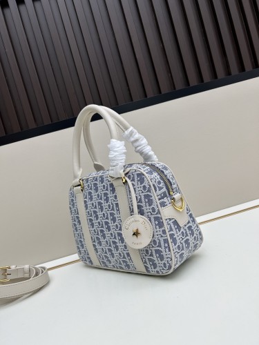 Dior New Classic Logo Padlock Crossbody Bag Bowling Bag Size: 25 x 16 x 9.5 CM