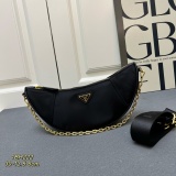 Prada New Versatile Nylon Underarm Bag Chain Bag Size: 30X13.5X6 CM