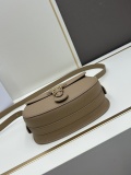 Dior New Retro Cowhide Tofu Bag Flip Shoulder Bag Size: 22 x18x7 CM
