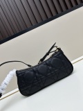 Dior New Classic Logo Mini Handbag Crossover Bag Size: 26x 12 x 7 CM