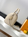 Louis Vuitton New Classic Versatile Embossed Logo Handbag Crossbody Bag Size: 25 x 19 x 15 CM