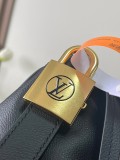 Louis Vuitton Fashion Soft Leather Messenger Bag Crossbody Bag Size: 30 x 18 x 12 CM