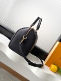 Louis Vuitton New Classic Versatile Embossed Logo Handbag Crossbody Bag Size: 25 x 19 x 15 CM