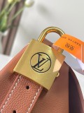Louis Vuitton Fashion Soft Leather Messenger Bag Crossbody Bag Size: 30 x 18 x 12 CM