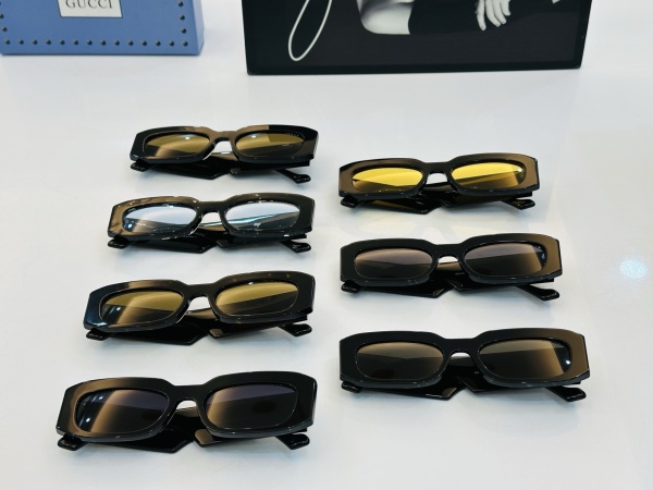 Gucci New Couple Classic Fashion Square Frame Sunglasses Size: 54-19-145