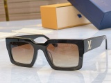 Louis Vuitton New Personalized Fashion Square Frame Sunglasses Size: 52-22-145
