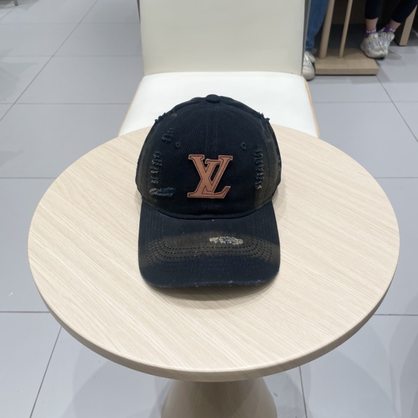 Louis Vuitton Retro Embroidered Distressed Baseball Hat Couple's Versatile Duck Tongue Hat
