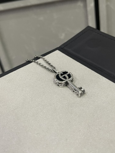 Gucci New Couple Fashion Double G Key Necklace
