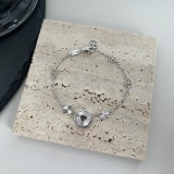Gucci New Classic Versatile Hollow Heart Pendant Love Bracelet