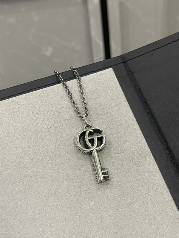 Gucci New Couple Fashion Double G Key Necklace