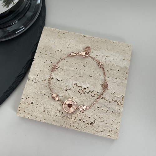 Gucci New Classic Versatile Hollow Heart Pendant Love Bracelet
