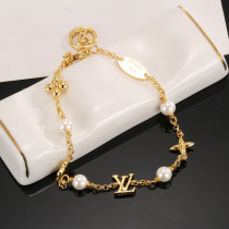Louis Vuitton New Classic Versatile Pearl Logo Bracelet Louis Vuitton New Classic Versatile Pearl Logo Bracelet