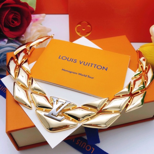 Louis Vuitton New Classic Fashion Triangle Diamond Grid Necklace