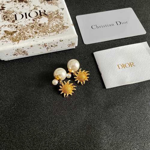 Dior New Classic Fashion Sunflower Pearl Earrings