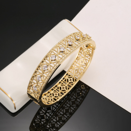 Dior New Fashionable and Elegant Diamond Set Hollow Bracelet