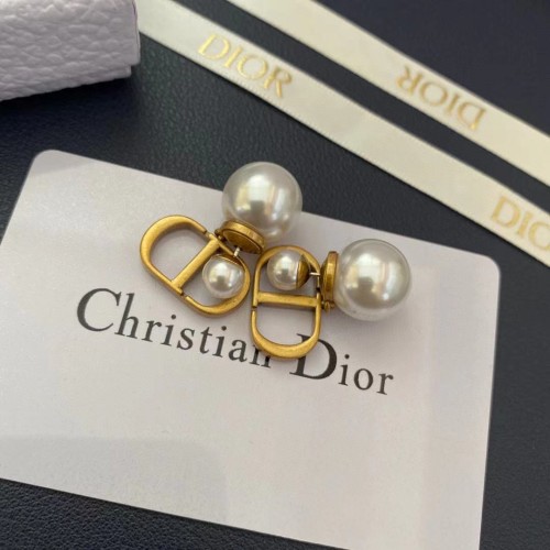 Dior New Fashion Versatile CD Pearl Earrings
