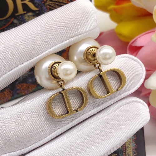 Dior New Fashion Versatile Pearl CD Earrings
